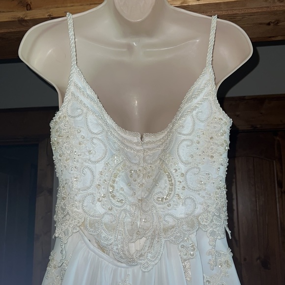 Oleg Cassini wedding dress, GUC - Picture 3 of 12